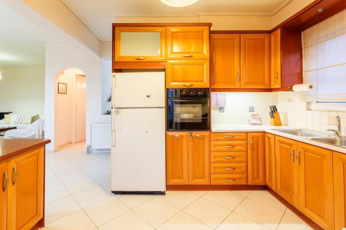Spacious Urban Haven-Family Home, Perfect Location 칼라마타 외부 사진